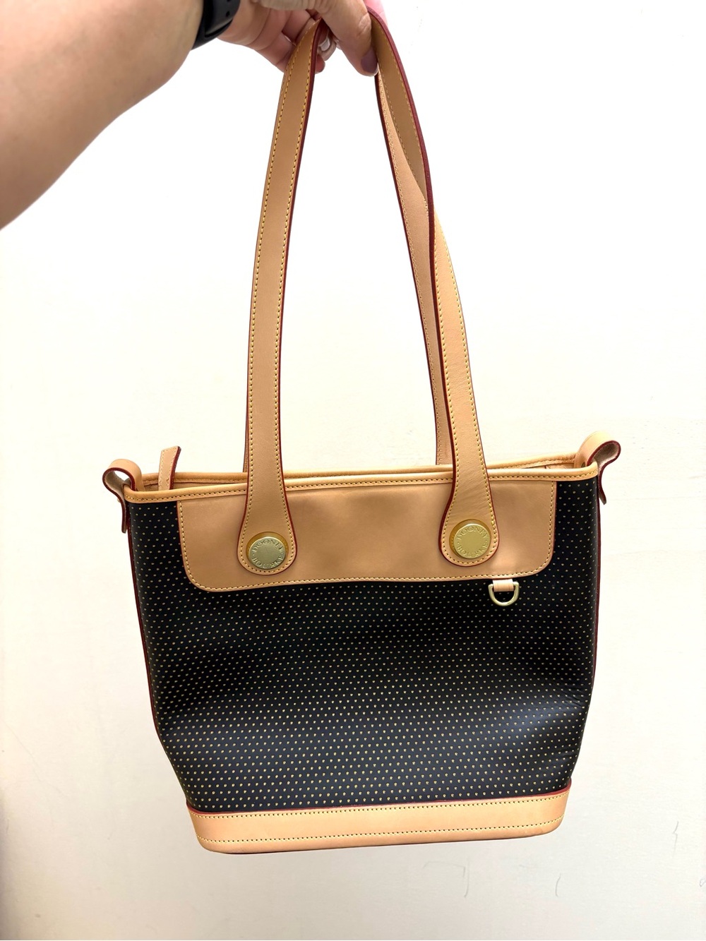 Vintage Y2K, Dooney, and Bourke shoulder bag.LIKE NEW CONDITION!